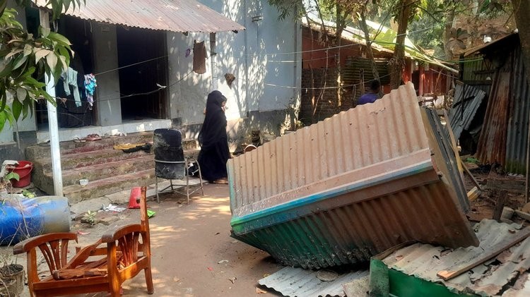 শরীয়তপুরে ছাত্রদল–এনসিপি সংঘর্ষ: হাতবোমা বিস্ফোরণে অন্তত ১০ আহত, এনসিপির কার্যালয় ও কর্মীর বাড়িতে ভাঙচুর